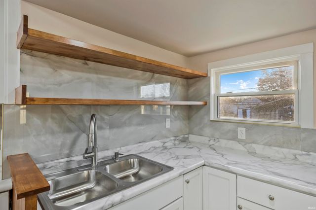 1903 S Kerth Avenue, Evansville, IN 47714