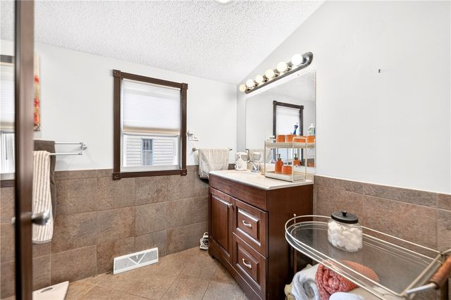 452 Turnpike St, Beaver, PA 15009