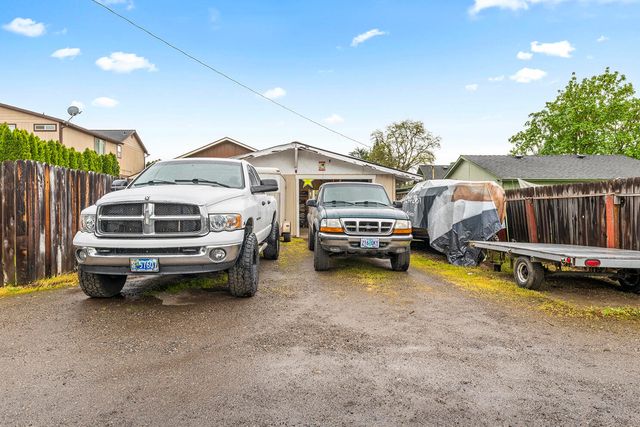 625 Cherry Street, Central Point, OR 97502