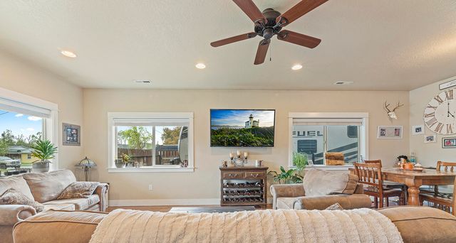 625 Cherry Street, Central Point, OR 97502