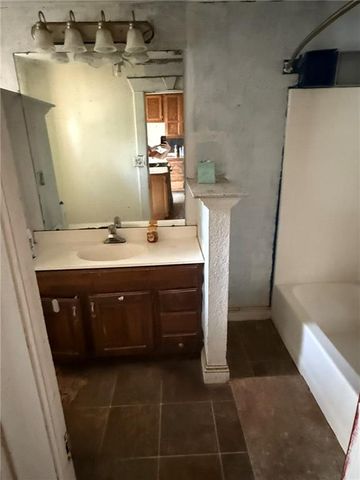 613 W 2nd Street, Pittsburg, KS 66762