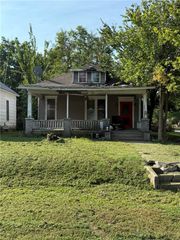 613 W 2nd Street, Pittsburg, KS 66762