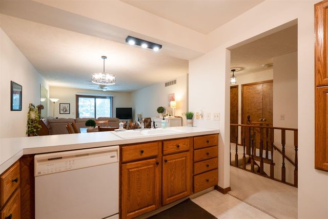 2223 Mapleton Street, Grand Rapids, MI 49505