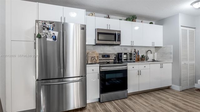 7208 Fairway Drive I9, Miami Lakes, FL 33014