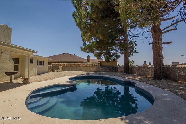 1605 LARRY WADKINS Drive, El Paso, TX 79936