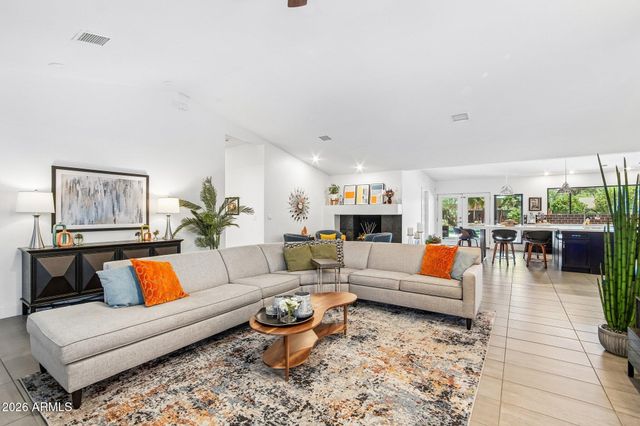 7001 E DREYFUS Avenue, Scottsdale, AZ 85254