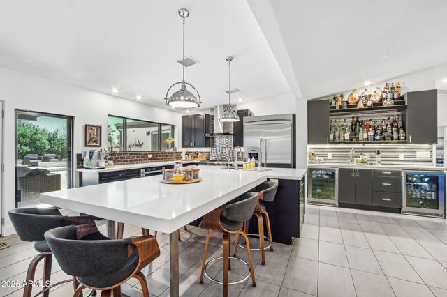 7001 E DREYFUS Avenue, Scottsdale, AZ 85254