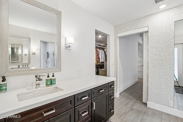 7001 E DREYFUS Avenue, Scottsdale, AZ 85254