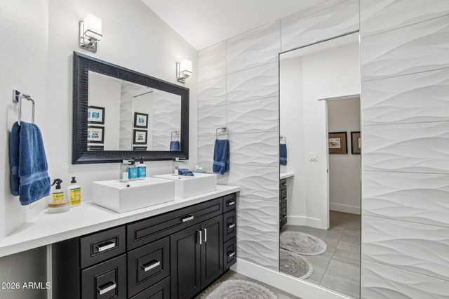 7001 E DREYFUS Avenue, Scottsdale, AZ 85254