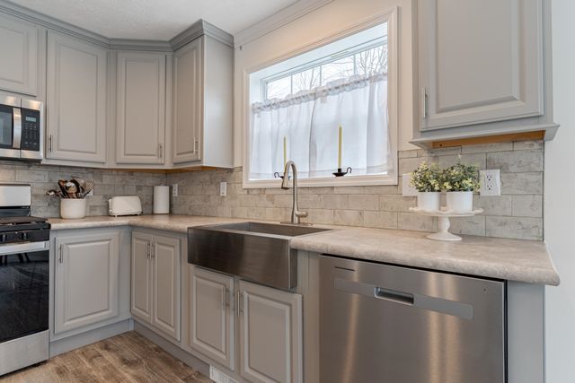 104 Robin Hood Drive, Exeter, NH 03833