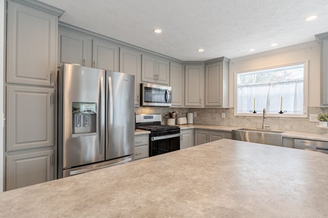 104 Robin Hood Drive, Exeter, NH 03833