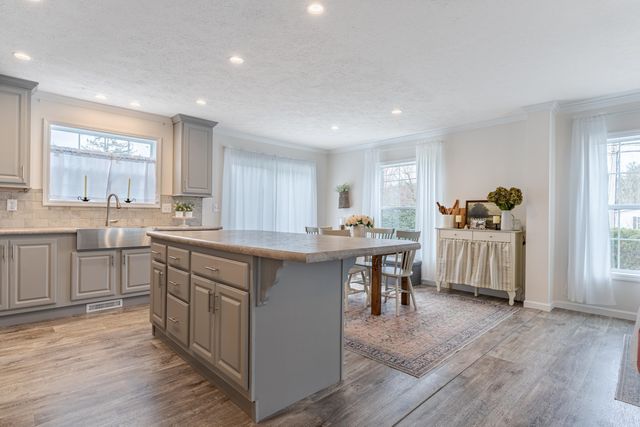 104 Robin Hood Drive, Exeter, NH 03833