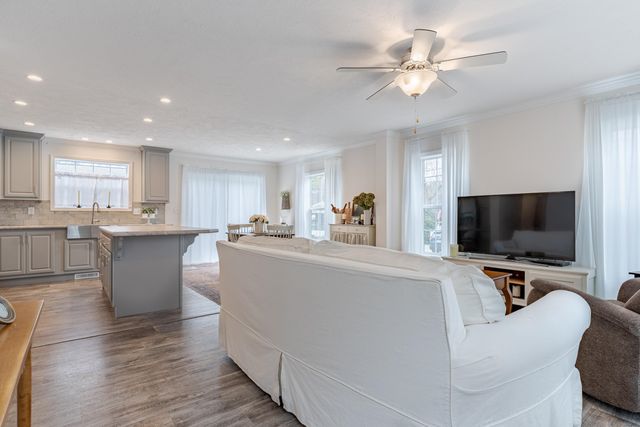 104 Robin Hood Drive, Exeter, NH 03833