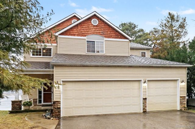 4372 Lamson Drive, Waterford Charter Township, MI 48329