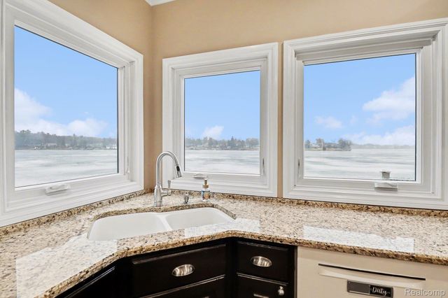 4372 Lamson Drive, Waterford Charter Township, MI 48329