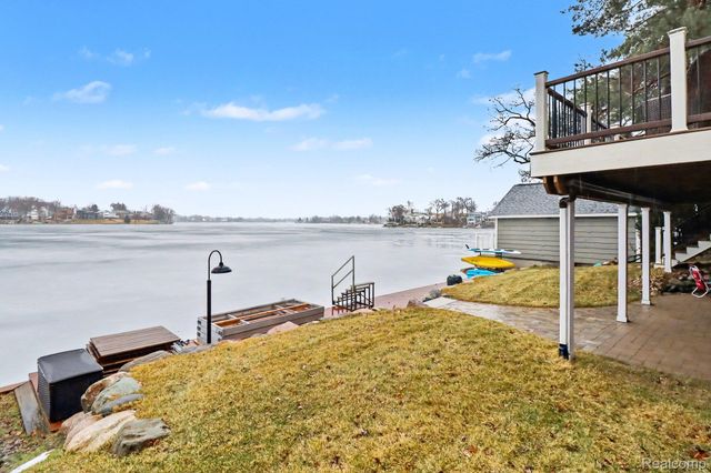 4372 Lamson Drive, Waterford Charter Township, MI 48329