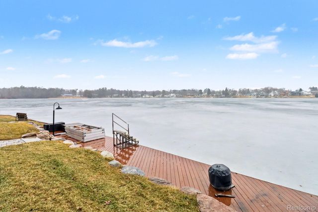 4372 Lamson Drive, Waterford Charter Township, MI 48329