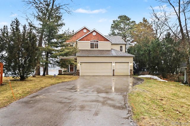 4372 Lamson Drive, Waterford Charter Township, MI 48329