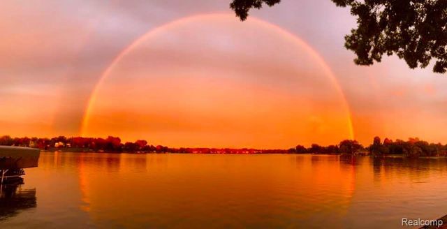 4372 Lamson Drive, Waterford Charter Township, MI 48329