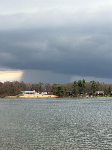 4372 Lamson Drive, Waterford Charter Township, MI 48329