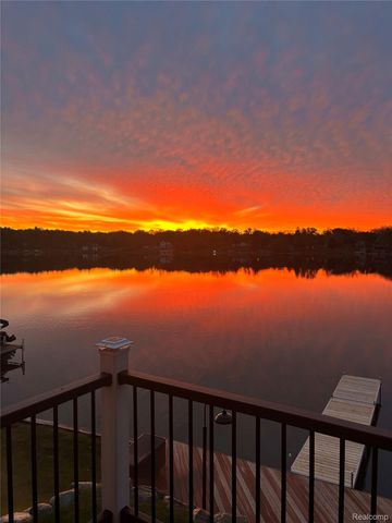 4372 Lamson Drive, Waterford Charter Township, MI 48329