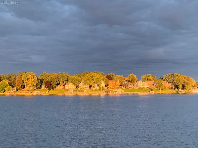 4372 Lamson Drive, Waterford Charter Township, MI 48329