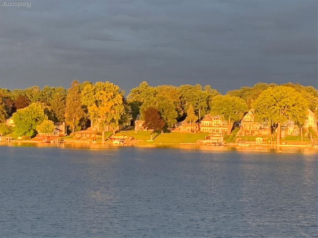 4372 Lamson Drive, Waterford Charter Township, MI 48329