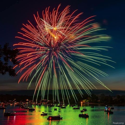 4372 Lamson Drive, Waterford Charter Township, MI 48329