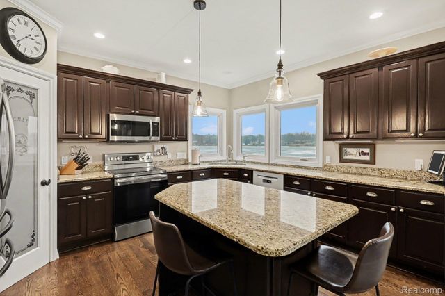 4372 Lamson Drive, Waterford Charter Township, MI 48329