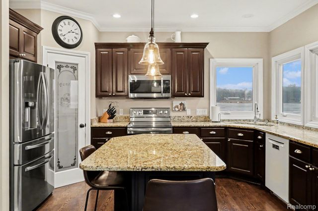 4372 Lamson Drive, Waterford Charter Township, MI 48329