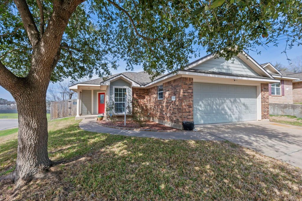 501 Riggs Street, Brenham, TX 77833