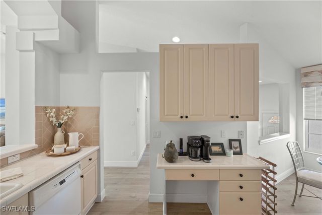 8415 Excalibur CIR B10, Naples, FL 34108