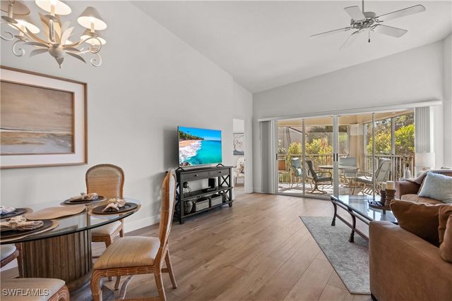 8415 Excalibur CIR B10, Naples, FL 34108