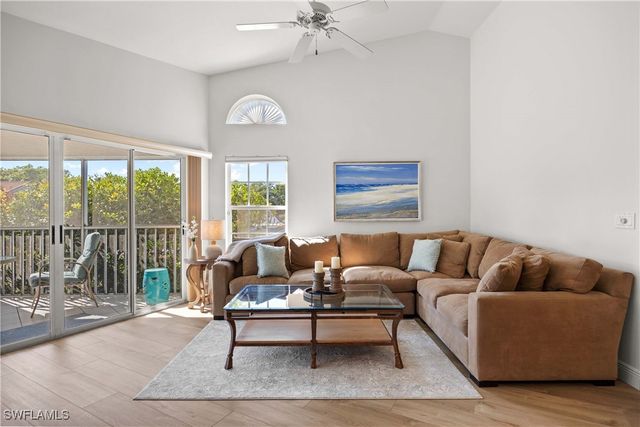 8415 Excalibur CIR B10, Naples, FL 34108