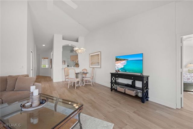 8415 Excalibur CIR B10, Naples, FL 34108