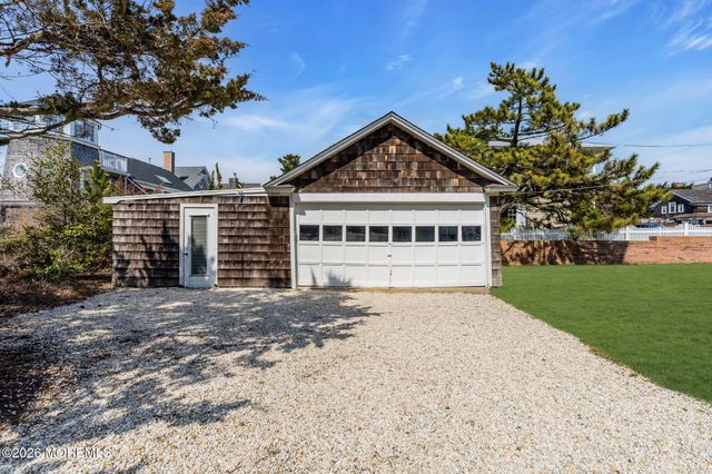 876 East Avenue, Mantoloking, NJ 08738