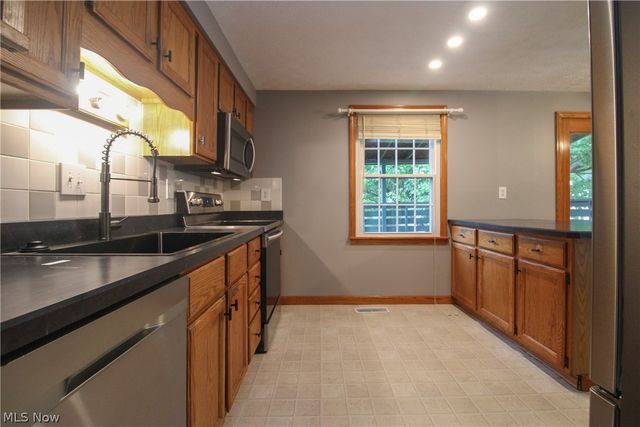 804 Texas Avenue, Mcdonald, OH 44437