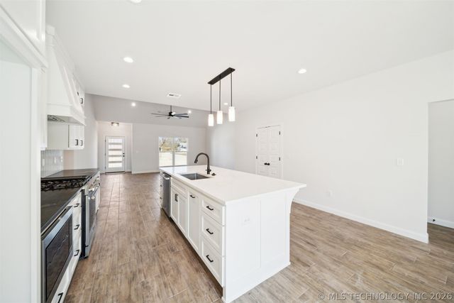 404 W 7th Street, Dewey, OK 74029