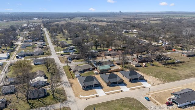 404 W 7th Street, Dewey, OK 74029