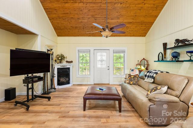 165 Eagles Ridge Road, Sylva, NC 28779