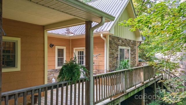 165 Eagles Ridge Road, Sylva, NC 28779