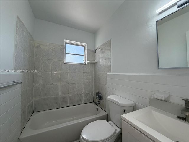 1021 NW 5th St 6, Miami, FL 33128