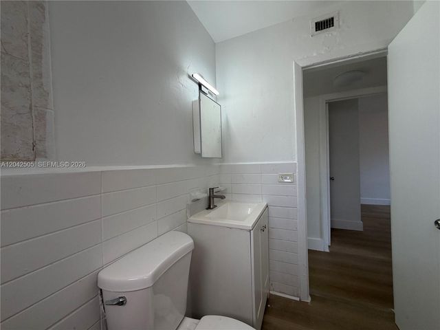 1021 NW 5th St 6, Miami, FL 33128