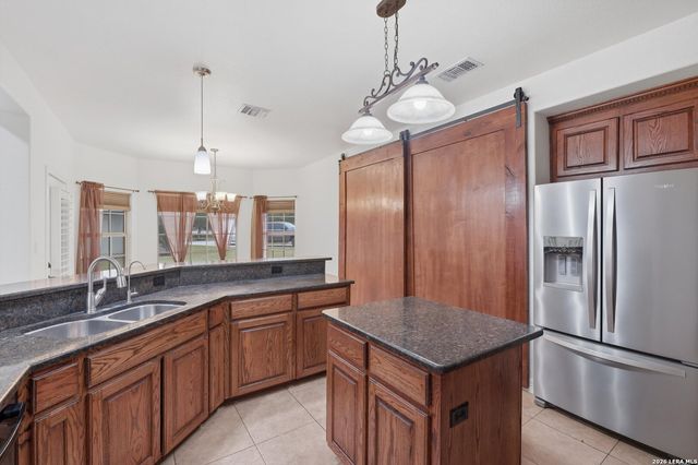 101 lynx, Devine, TX 78016