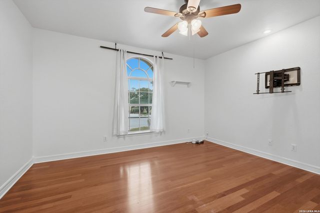 101 lynx, Devine, TX 78016