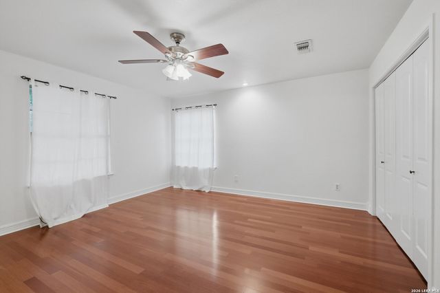 101 lynx, Devine, TX 78016