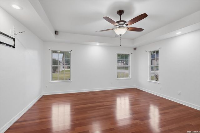 101 lynx, Devine, TX 78016