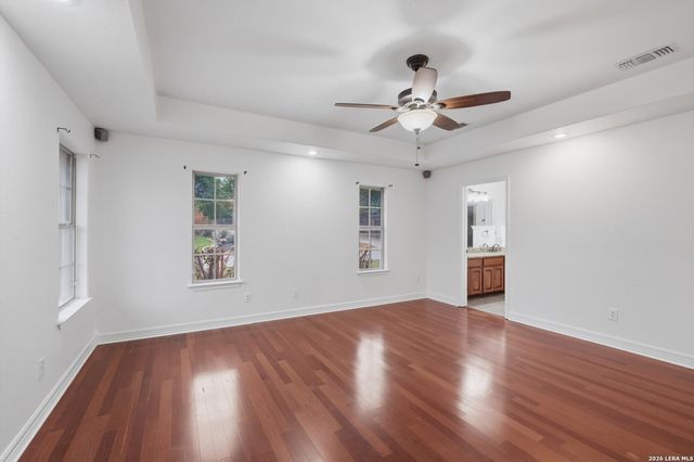 101 lynx, Devine, TX 78016
