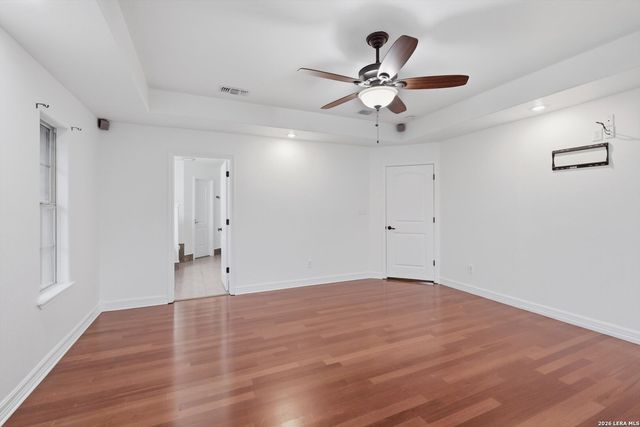 101 lynx, Devine, TX 78016