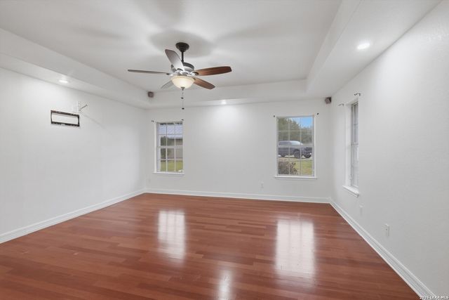 101 lynx, Devine, TX 78016